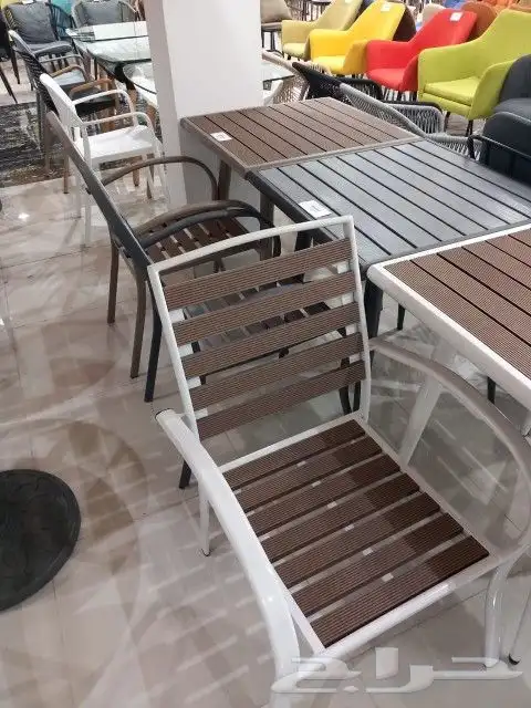 كراسي وطاولات خارجيه حديد وخشب 0