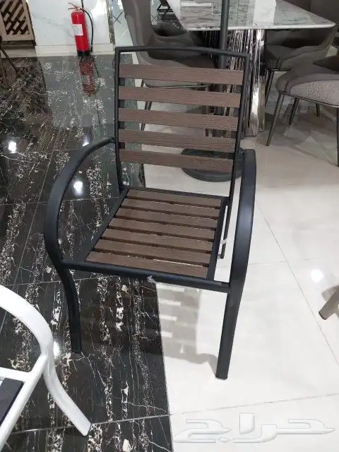 كراسي وطاولات خارجيه حديد وخشب 2