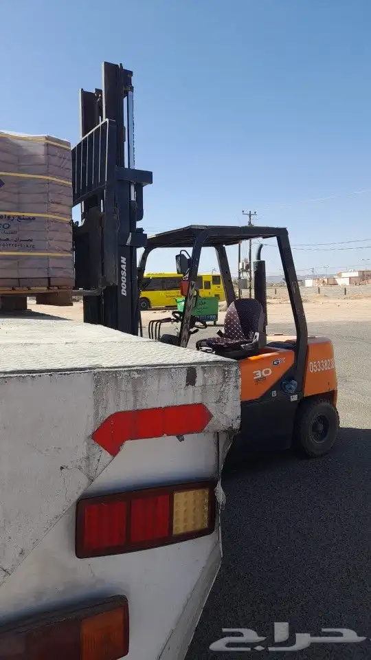 فوركلفت للايجار رافعات شوكيه اليومي والشهري 3