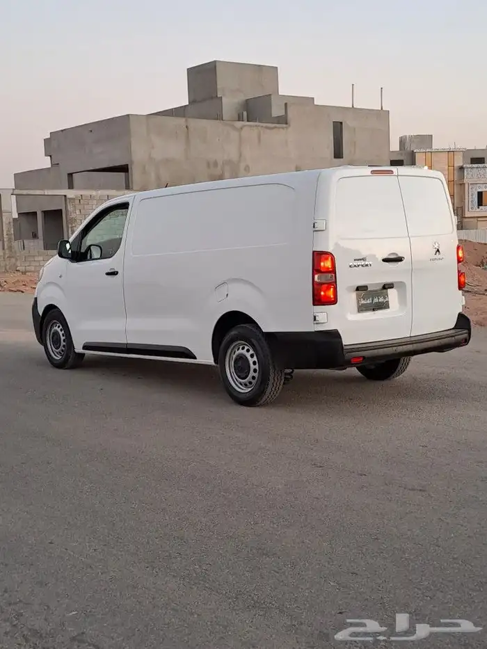 بيجو اكسبرت الموديل 2022 8