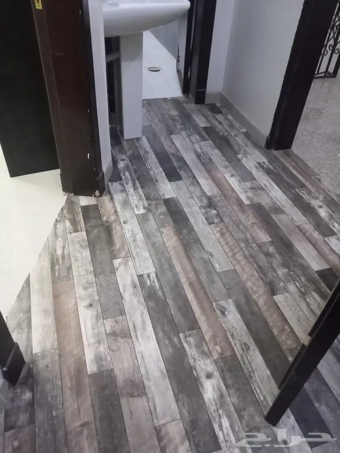 مفروشات وموكيت وفينيل وعشب صناعي ويوجد احسن الخامات 1