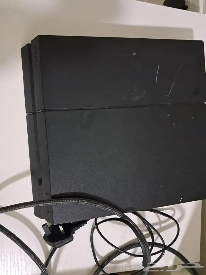 سوني فور مع الأسلاك الي صامل يجي سعر350ريال ا 0