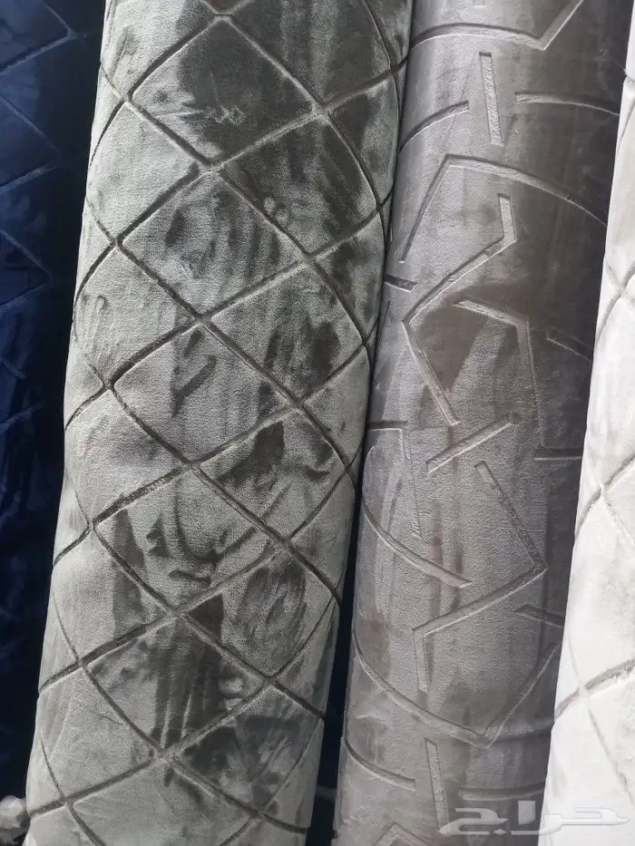 مفروشات وموكيت وفينيل وعشب صناعي ويوجد احسن الخامات 3