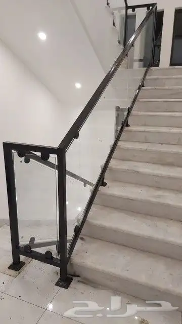 متخصصون في أنظمة المعادن العصريه درابزين زجاج درابزين استيل 1