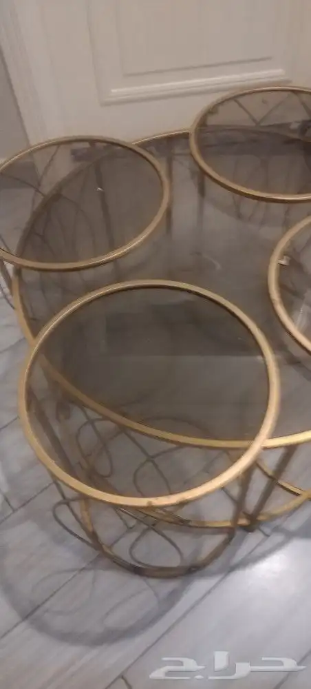 طاوله دائرية كبيره مع اربع طاولات صغيره تقديم 1