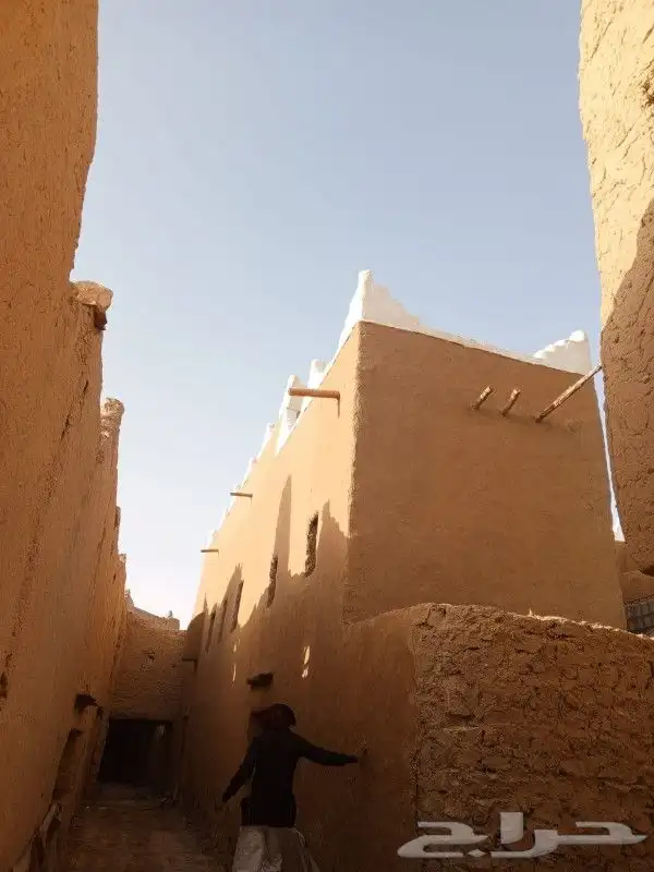 يوجد لدينا نقوم بالاعمال التراثيه اي تصميم في جميع انحاء الم 18