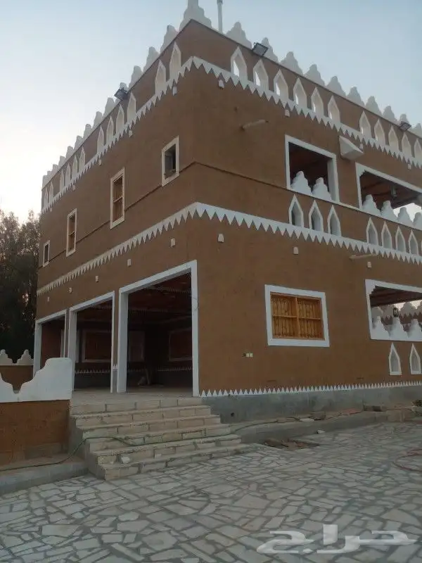 يوجد لدينا نقوم بالاعمال التراثيه اي تصميم في جميع انحاء الم 0