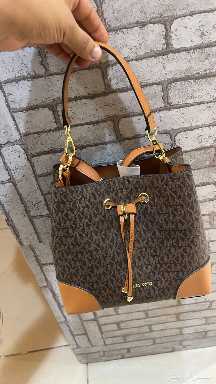 شنط ماركات مختلفه 43