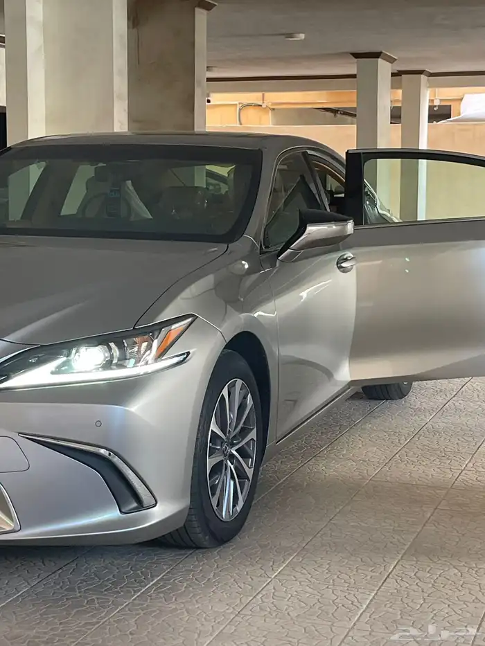 لكزس 2023 ES300h ( تم البيع ) 4
