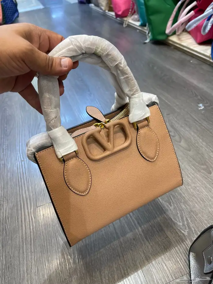 شنط ماركات مختلفه 6