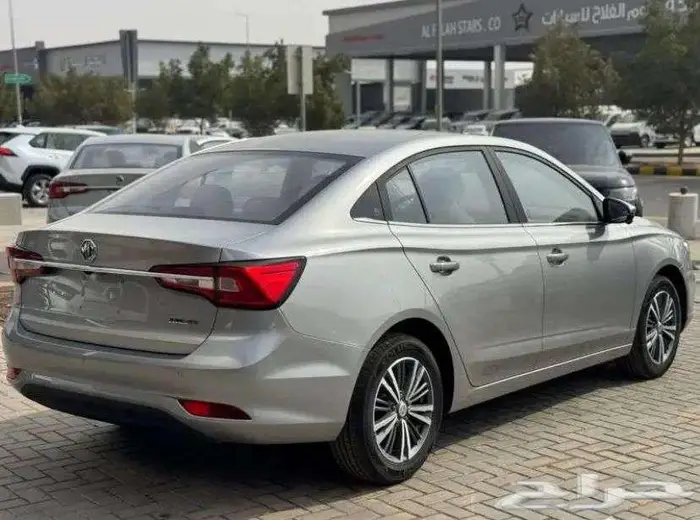 ام جي 5 لاكجري موديل 2024 11