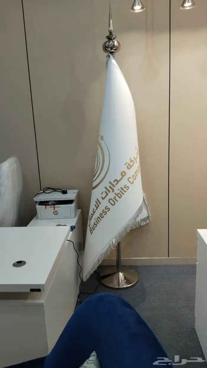 لوحة محل تجاري حسب شروط البلدية بنر استيكر زجاج طباعة 4