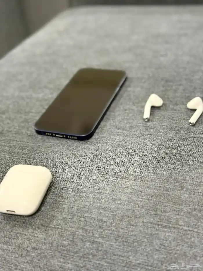 للبيع آيفون 12 و سماعة 3