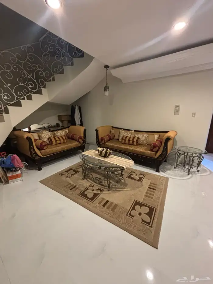 كنب طاولات و مدخل طاولة مع مراية 2
