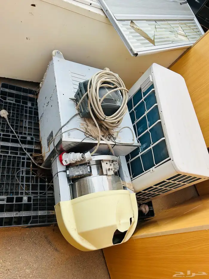 كنب وخشب ومكيف مركزي ودكت و طبليات حديد وحمصة فصفص على كهرب 1