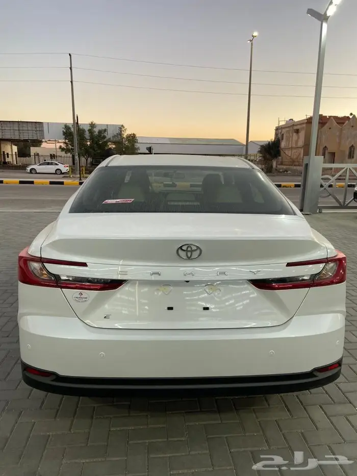 تويوتا كامري اي بنزين 2025 3