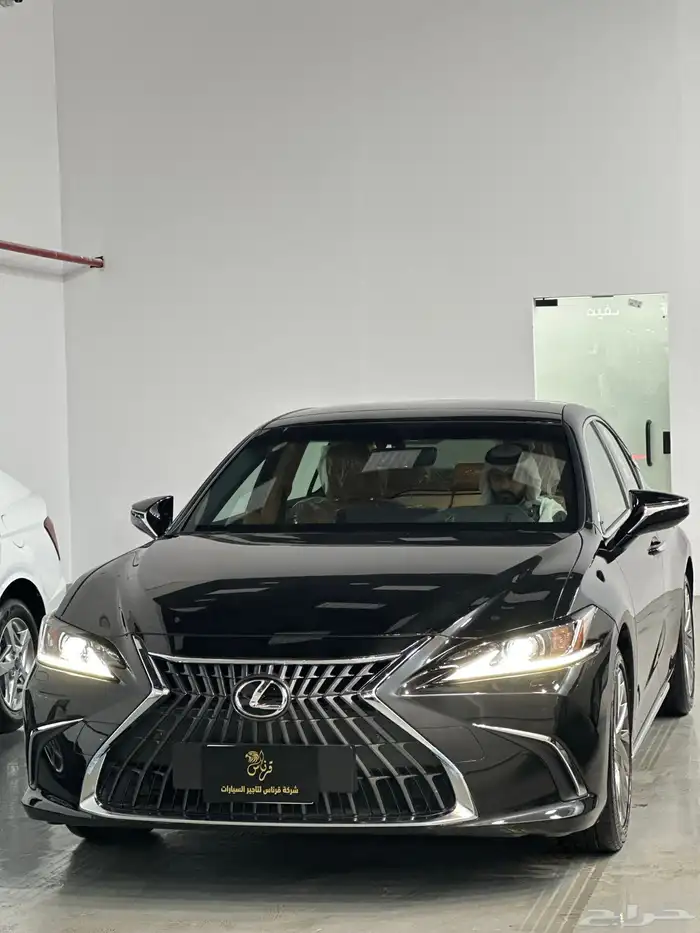 لكزس سيدان ES350 للإيجار شركة قرناس لتأجير السيارات 0