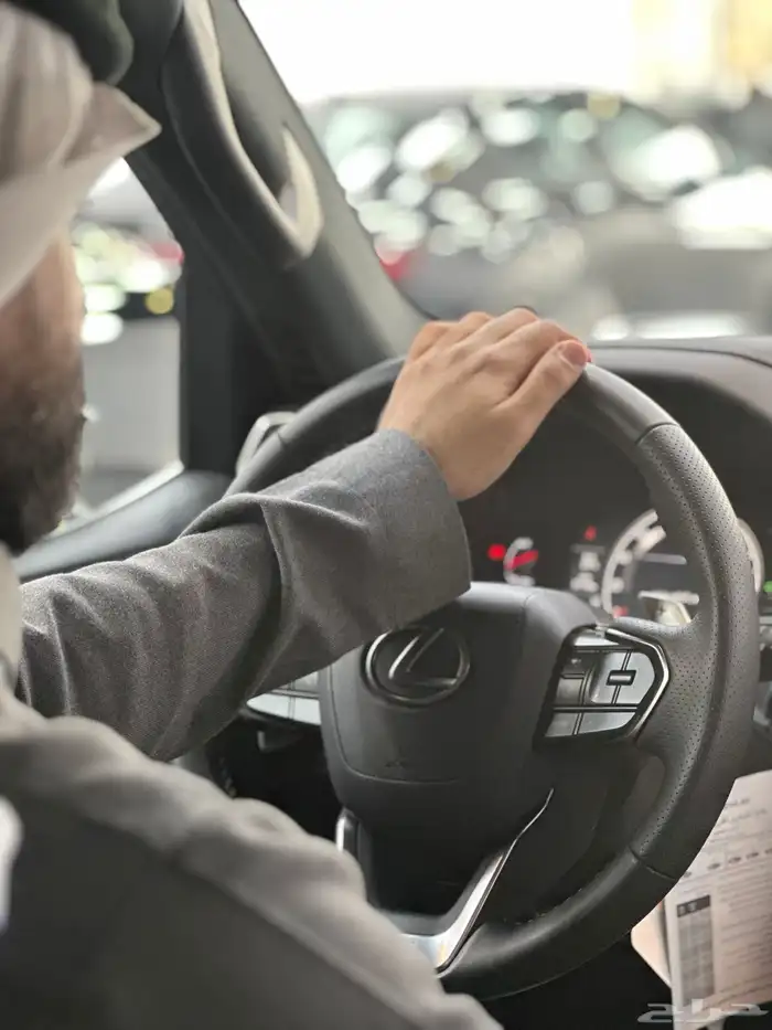 لكزس سيدان ES350 للإيجار شركة قرناس لتأجير السيارات 1