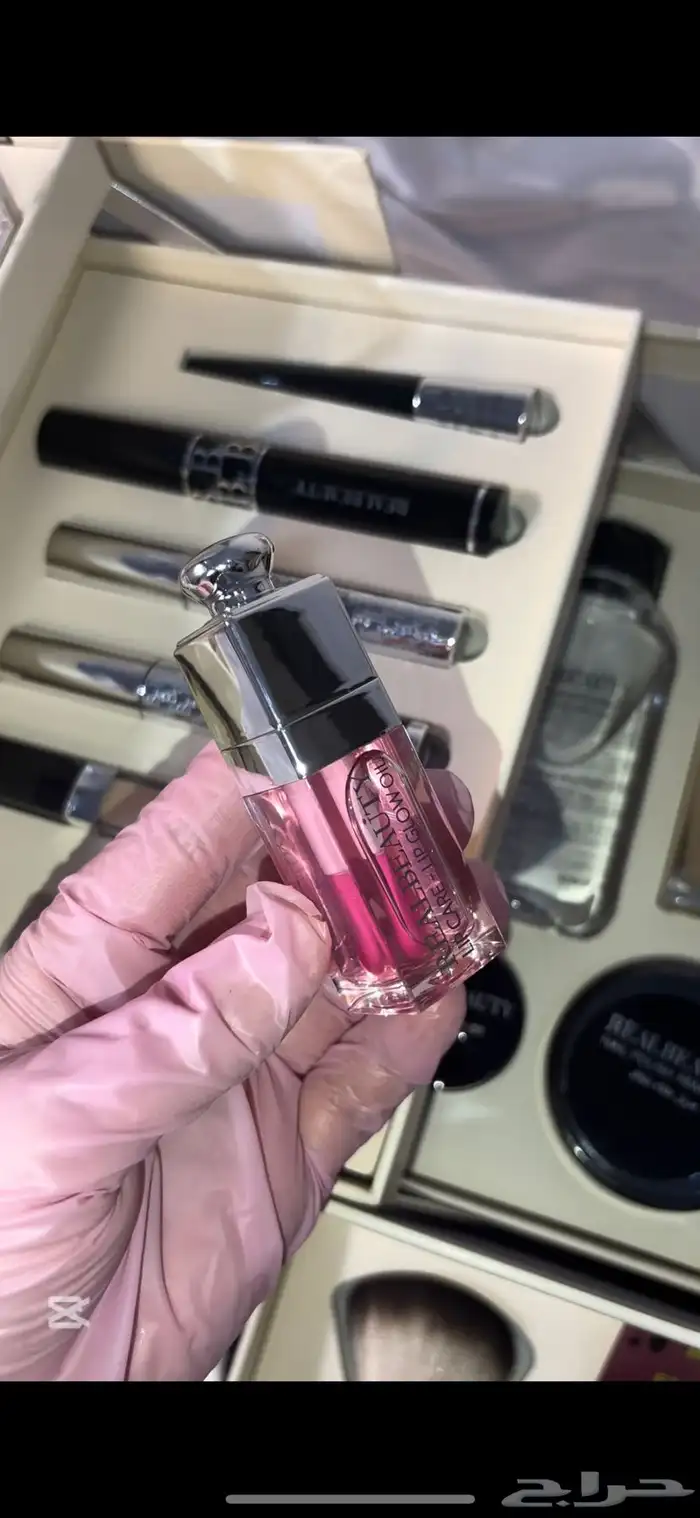 بوكس مكياج كامل من Dior ب 44 قطعة ب289 ريال بس 14