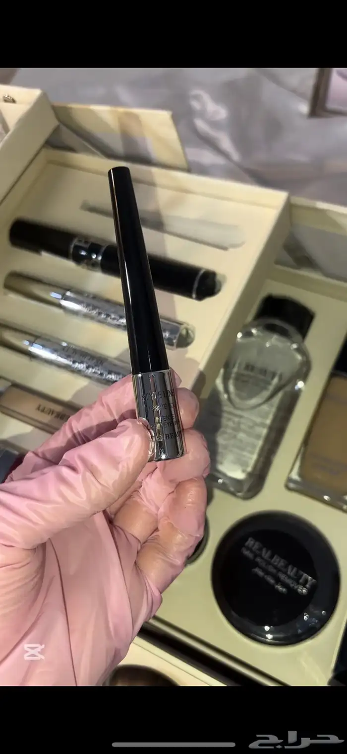 بوكس مكياج كامل من Dior ب 44 قطعة ب289 ريال بس 20