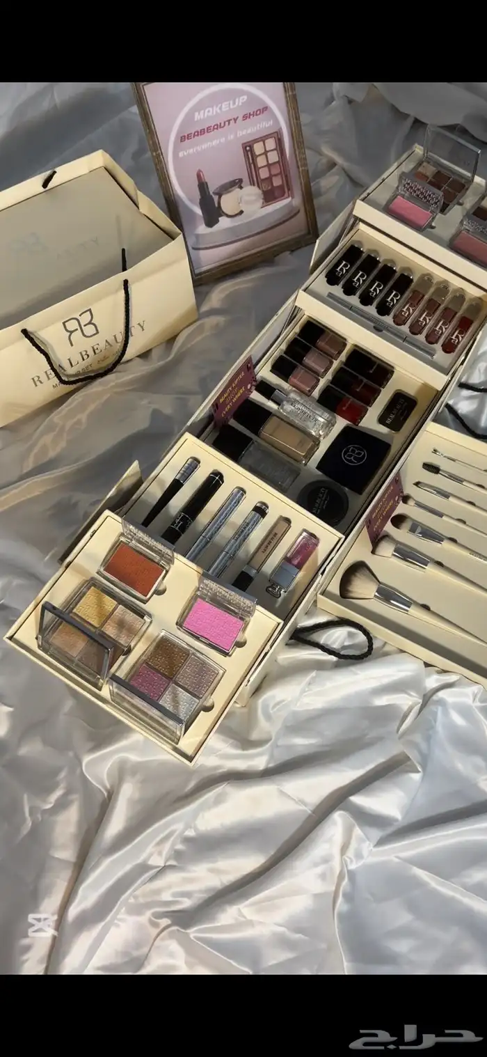 بوكس مكياج كامل من Dior ب 44 قطعة ب289 ريال بس 0