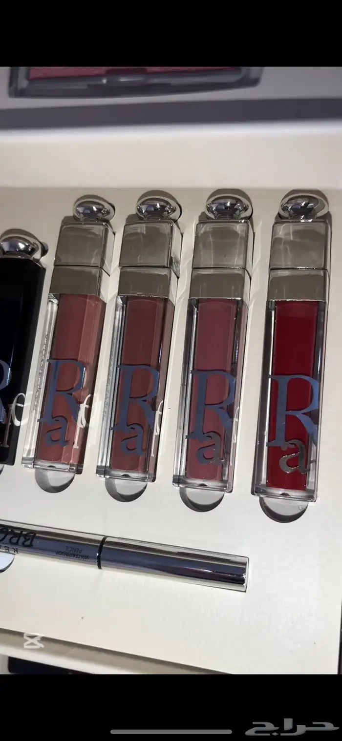 بوكس مكياج كامل من Dior ب 44 قطعة ب289 ريال بس 13
