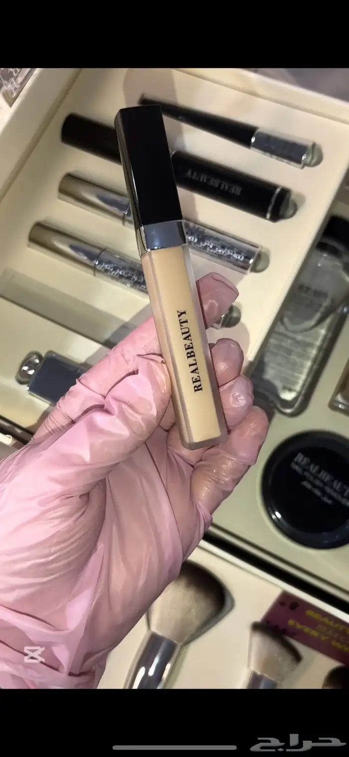 بوكس مكياج كامل من Dior ب 44 قطعة ب289 ريال بس 15