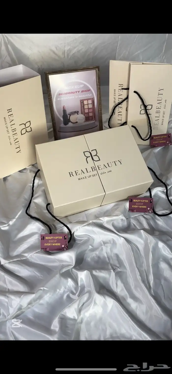 بوكس مكياج كامل من Dior ب 44 قطعة ب289 ريال بس 1