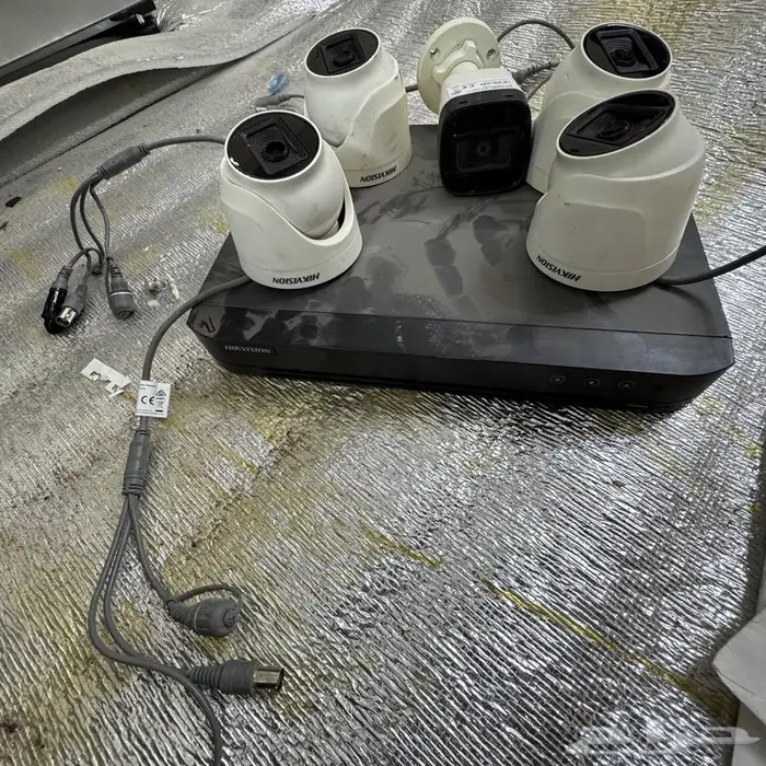 نظام كاميرات عدد 5 مع جهاز تسجيل هيك فيجن 1