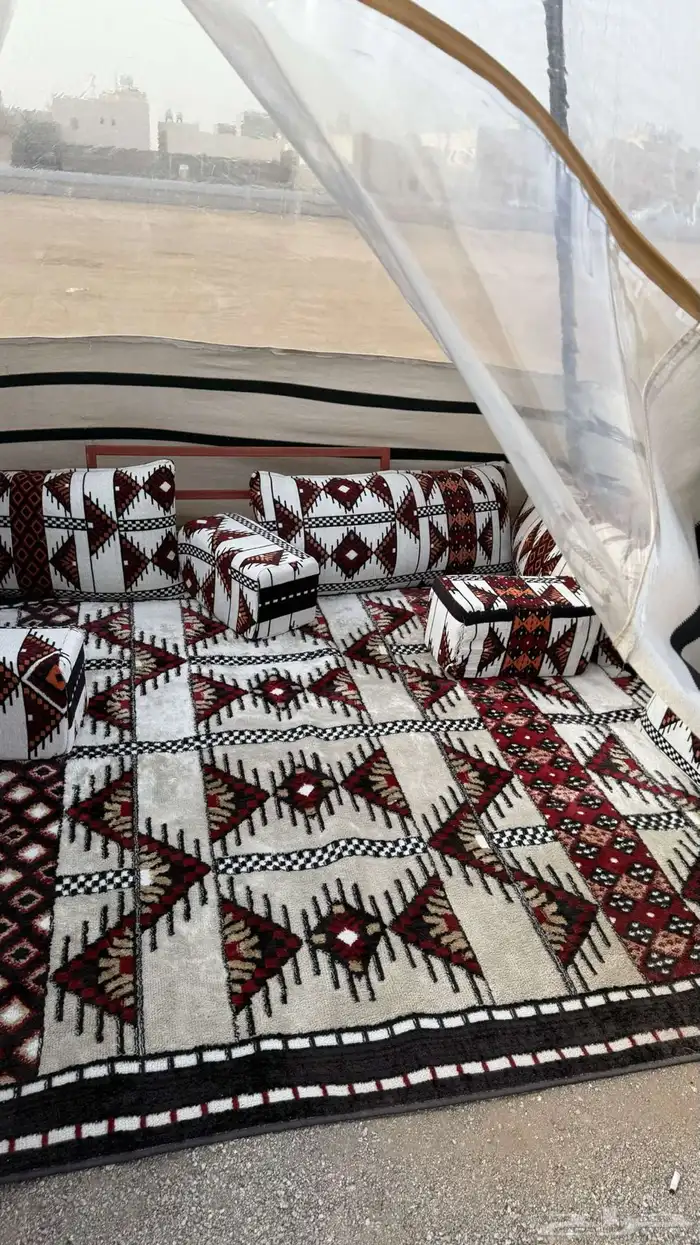 للبيع  خيام هرمية فاخرة مع كامل الأثاث 1