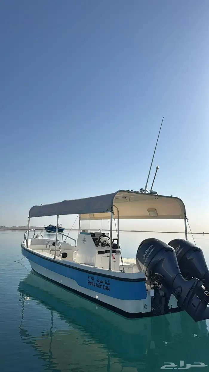 قارب للرحلات البحرية بينبع 0