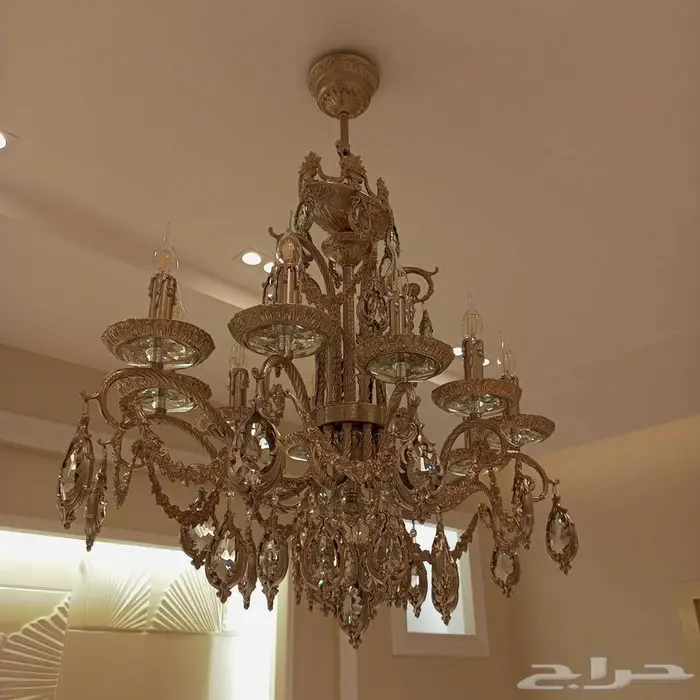 كافة انواع الثريات والشرقيات . 37