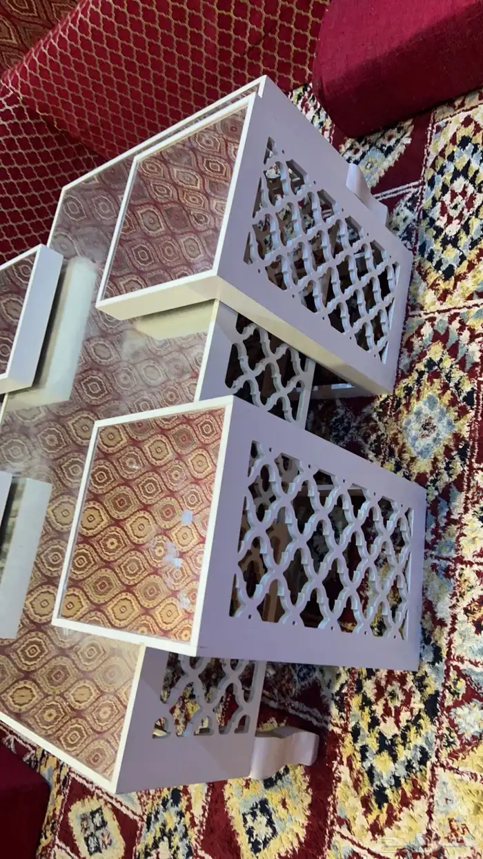 طاولات غير مستخدمه 1