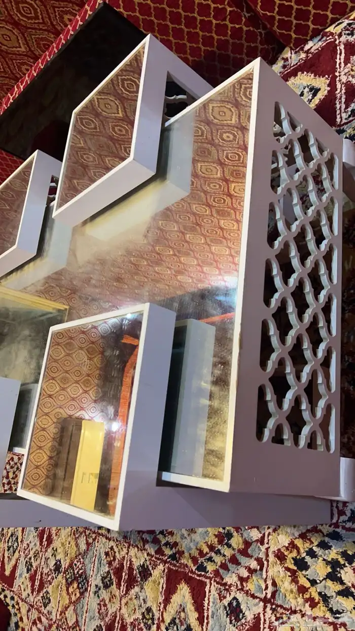 طاولات غير مستخدمه 2