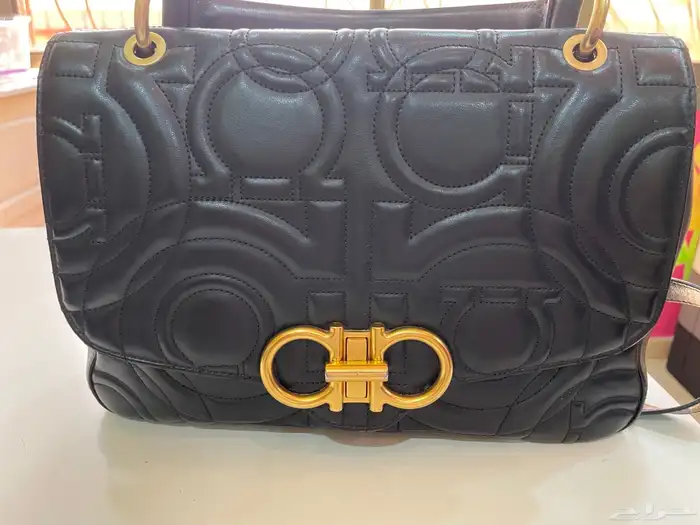 شنطة ماركة Salvatore Ferragamo سلفاتوري فيراغاموا مستعملة ا 4