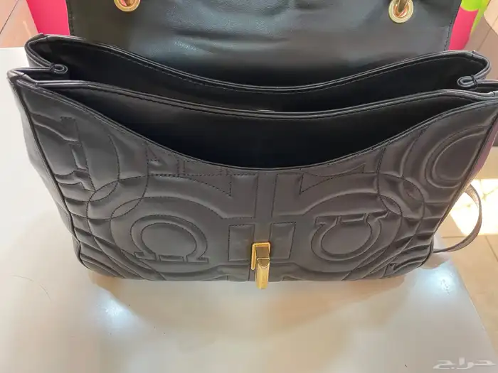 شنطة ماركة Salvatore Ferragamo سلفاتوري فيراغاموا مستعملة ا 3