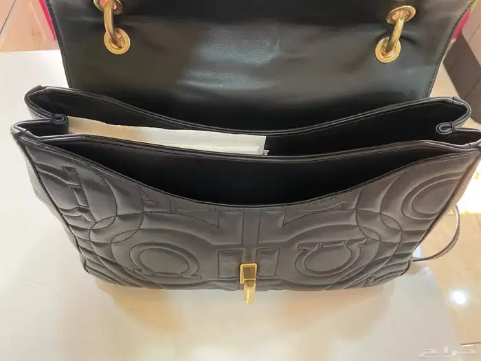 شنطة ماركة Salvatore Ferragamo سلفاتوري فيراغاموا مستعملة ا 2