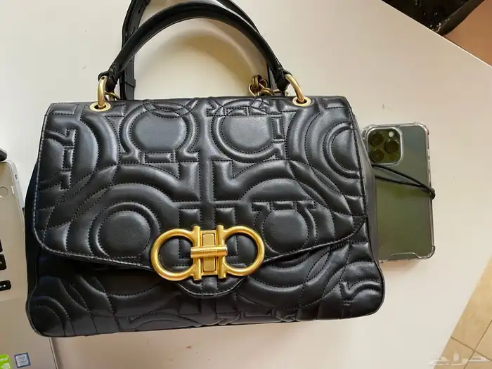 شنطة ماركة Salvatore Ferragamo سلفاتوري فيراغاموا مستعملة ا 0