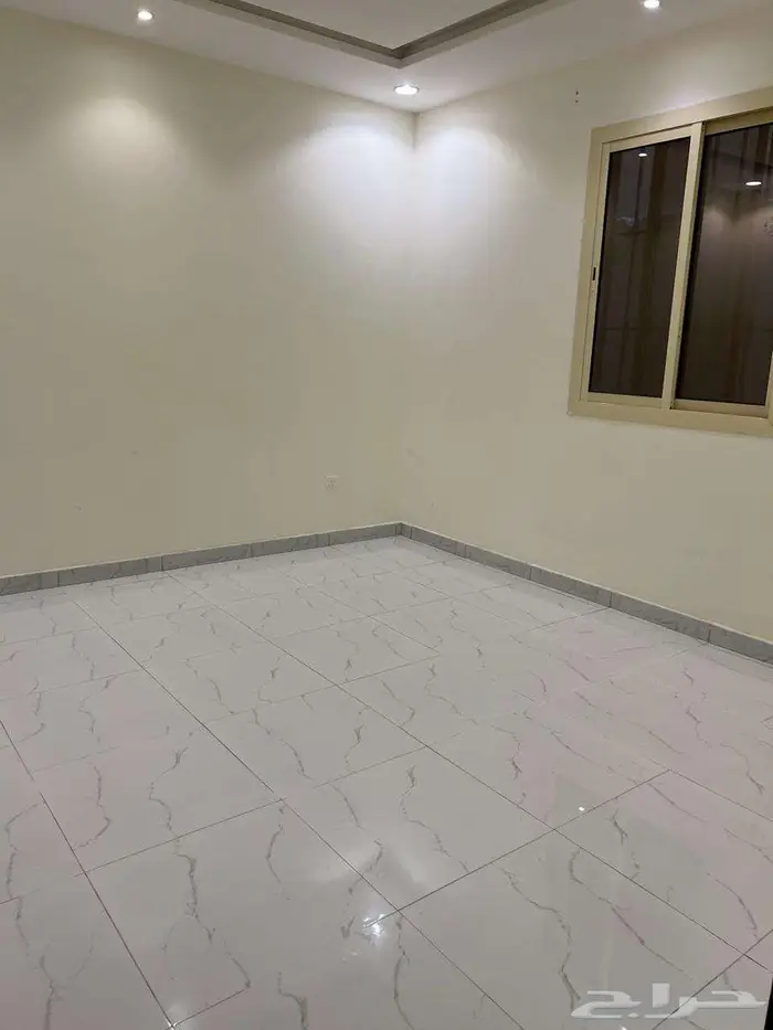 للايجار دور ارضي كامل ف جده حي الفروسيه بحوش 1