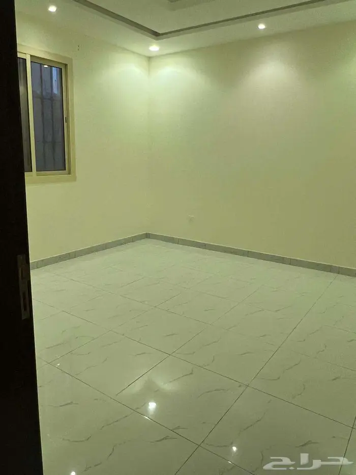 للايجار دور ارضي كامل ف جده حي الفروسيه بحوش 2