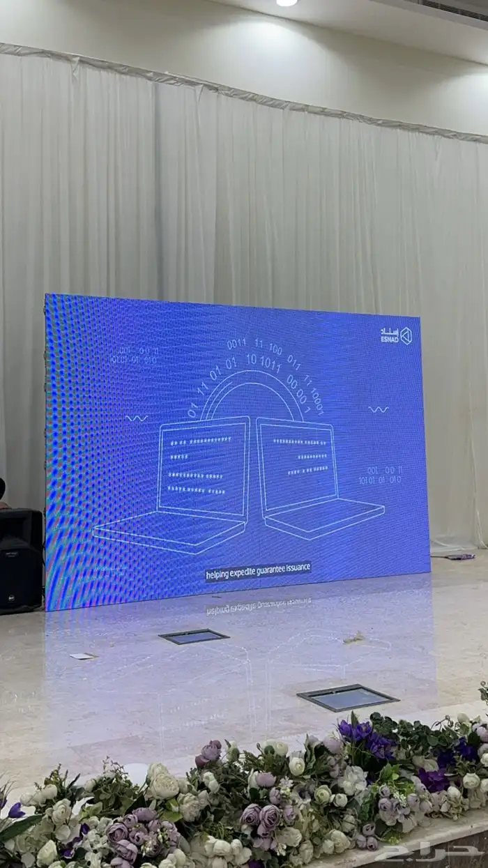 تاجير شاشات LED واضائات وسستم صوت وستيج 90