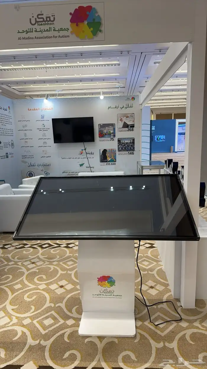 تاجير شاشات LED واضائات وسستم صوت وستيج 89