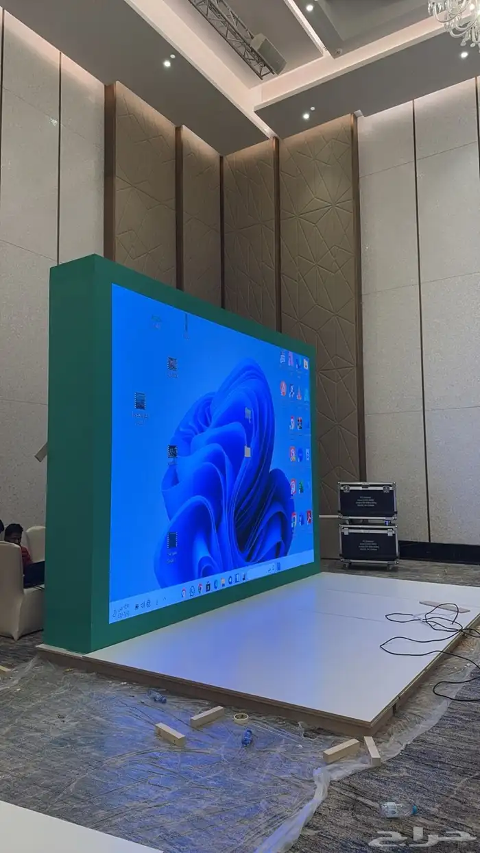 تاجير شاشات LED واضائات وسستم صوت وستيج 24