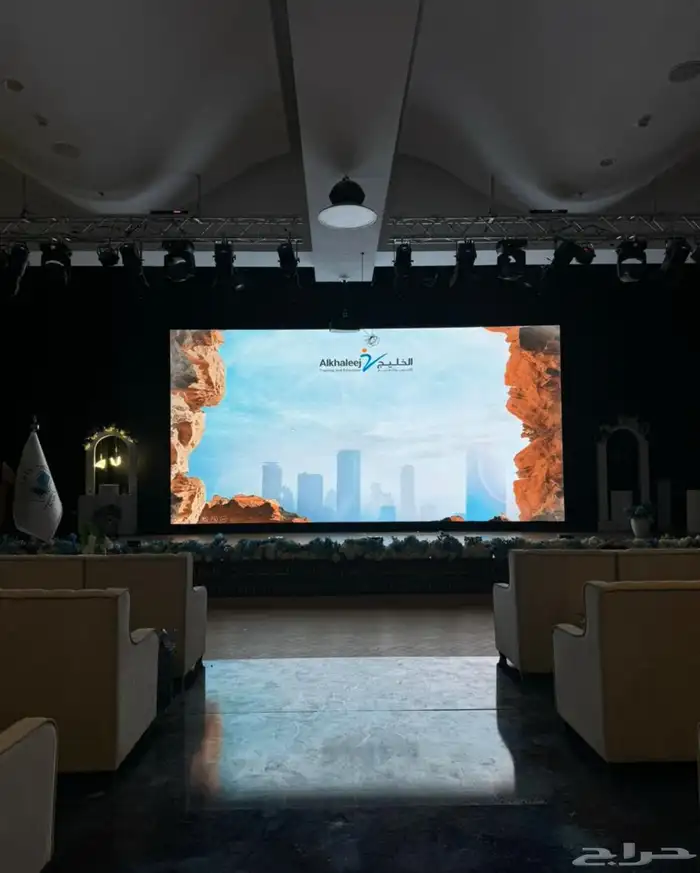 تاجير شاشات LED واضائات وسستم صوت وستيج 84