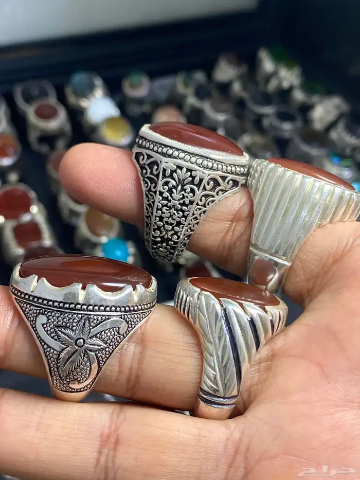 خاتم عقيق يماني كرزي مميز ( 4 خواتم ) 1