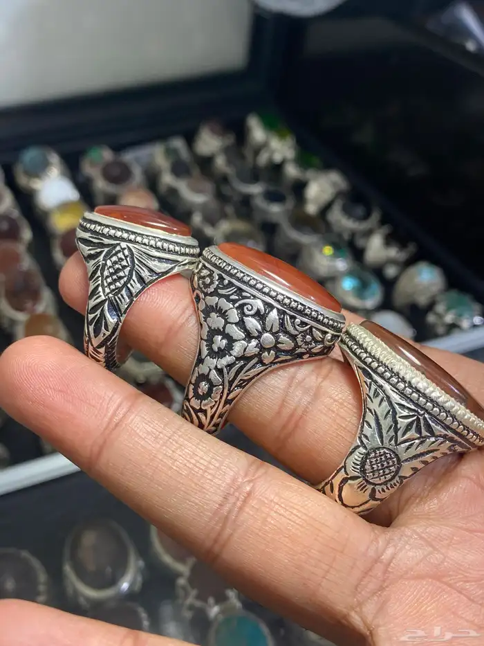 خاتم عقيق يماني كبدي صياغة عارف ( 3 خواتم ) 1