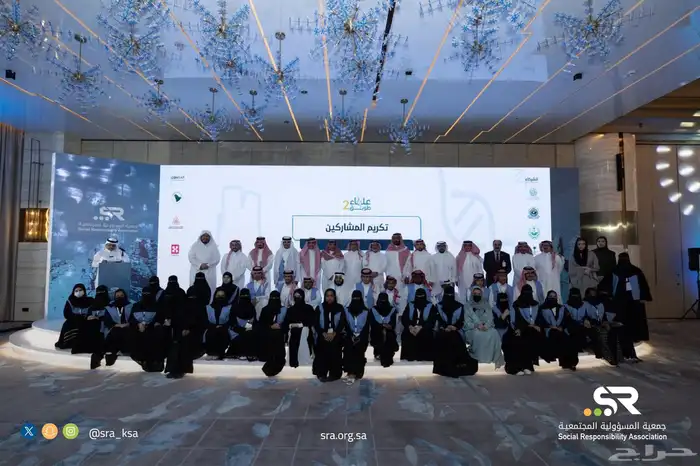 تاجير شاشات LED واضائات وسستم صوت وستيج 42