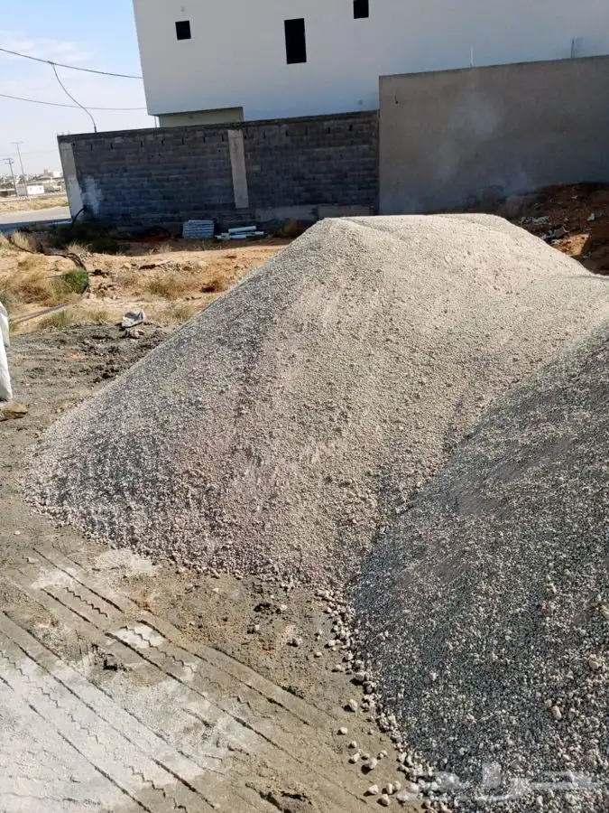 توريدات الرمل الابيض والاحمر وبطحاء لياسة خرسانه نظيفه 0