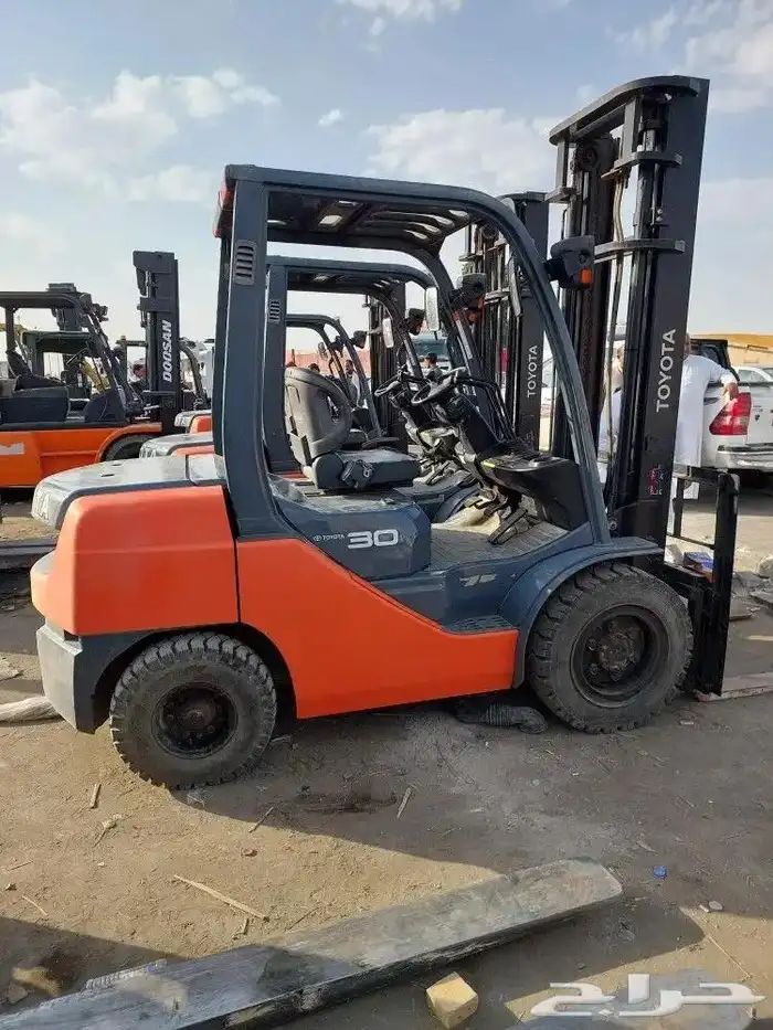 فوركلفت رافعات شوكية للايجار تاجير رافعات شوكية فوركلفت 7