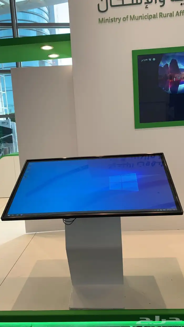 تاجير شاشات LED واضائات وسستم صوت وستيج 99